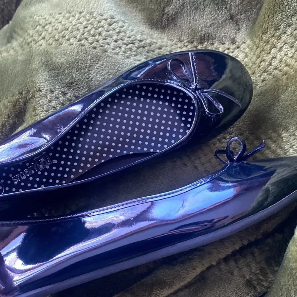 Smart Fit Black shiny dress shoes new girls Sz 4 RARE